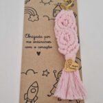 Porta chaves em macramé - Obrigado Educadora