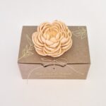 Camélia fechada laranja - Mineral Organic Crafts
