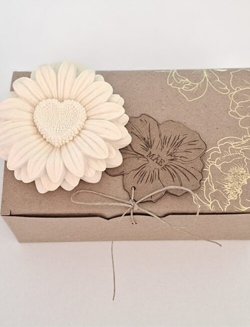 Gerbera amarela com coração - Cerâmica Perfumada da Mineral Organic Crafts