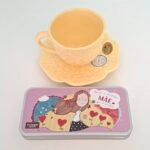 Chávena + Pires amarelo + Lata chocolate Mãe