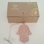 Mão de Fátima rosa - Cerâmica Perfumada da Mineral Organic Crafts