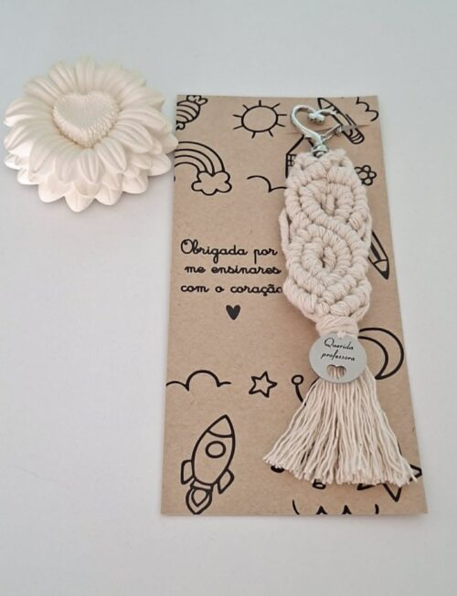 Porta chaves em macramé - Querida Professora